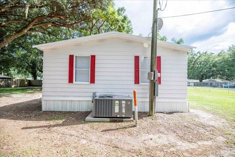 A home in WINTER HAVEN