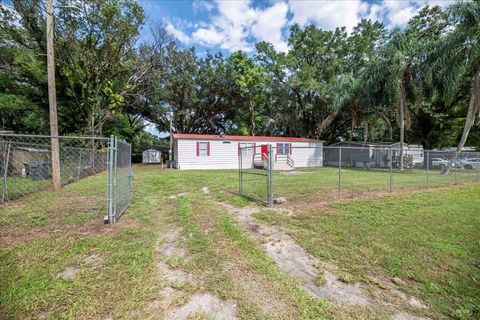 A home in WINTER HAVEN