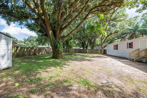 A home in WINTER HAVEN