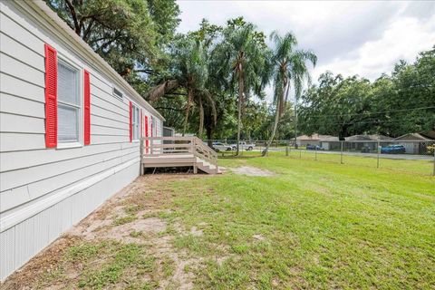 A home in WINTER HAVEN