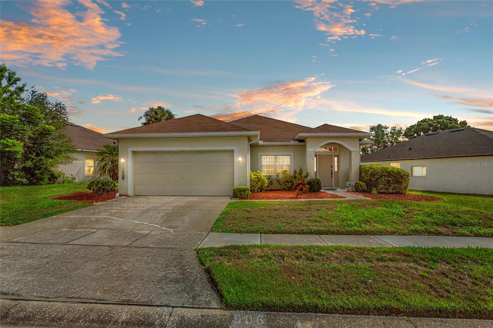 906 BERWICK DRIVE