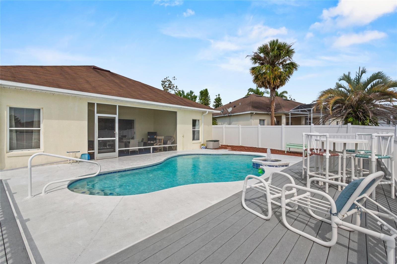 906 BERWICK DRIVE