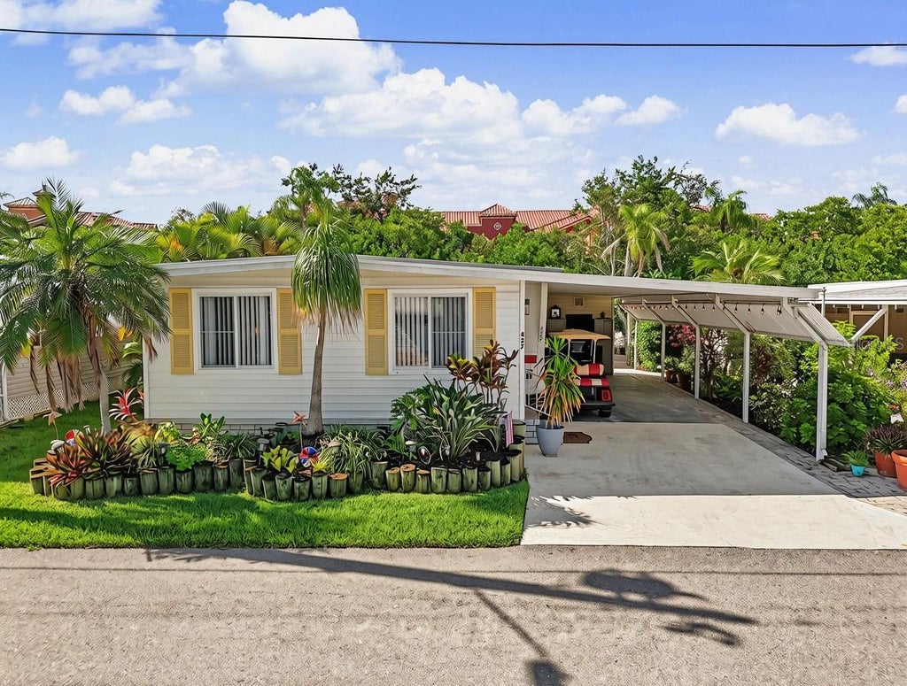 Photo of 18675 Us Highway 19 N #427, Clearwater, FL 33764 (MLS # TB8544137)
