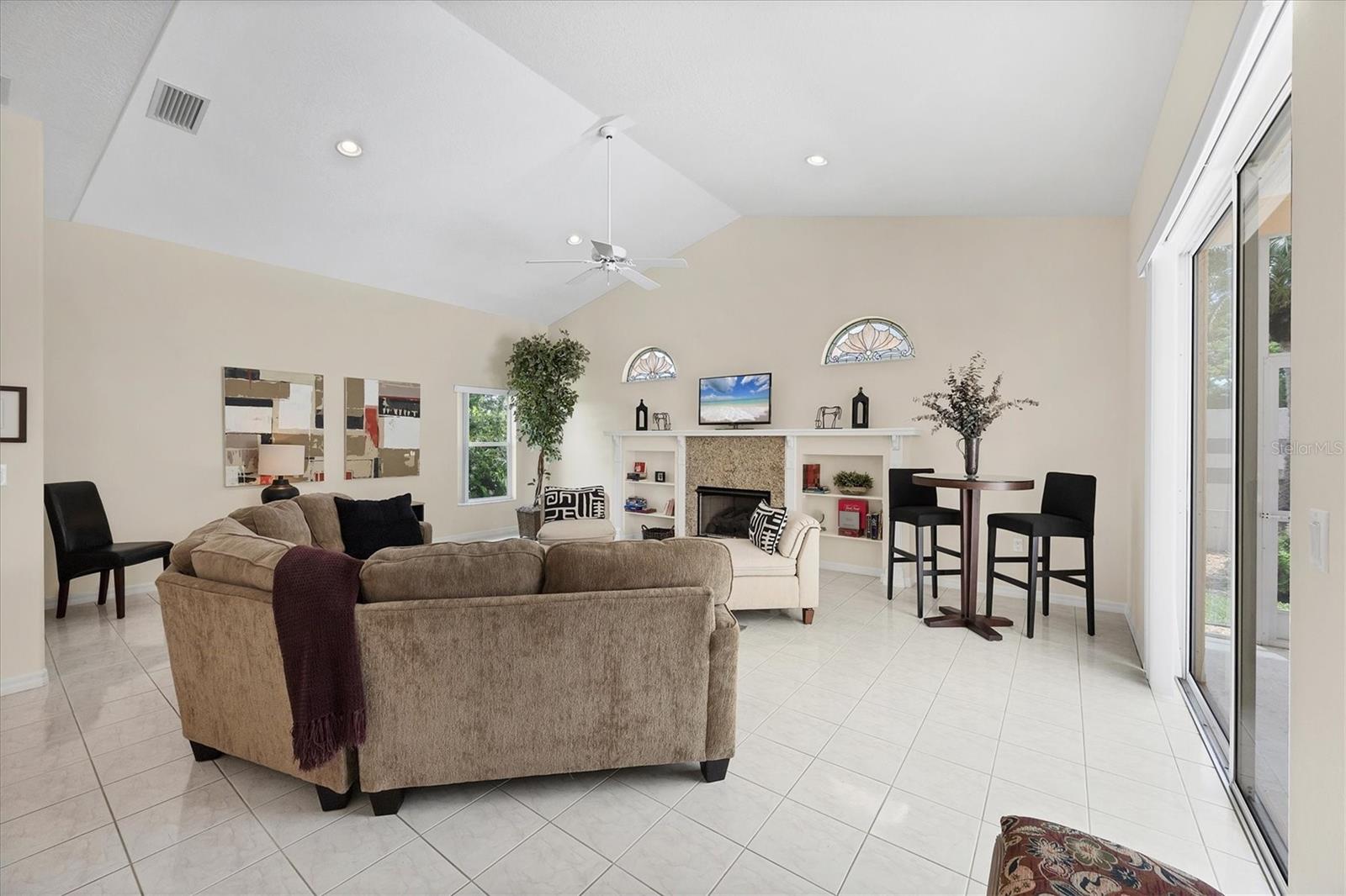 BENEVA OAKS II - Residential Lease
