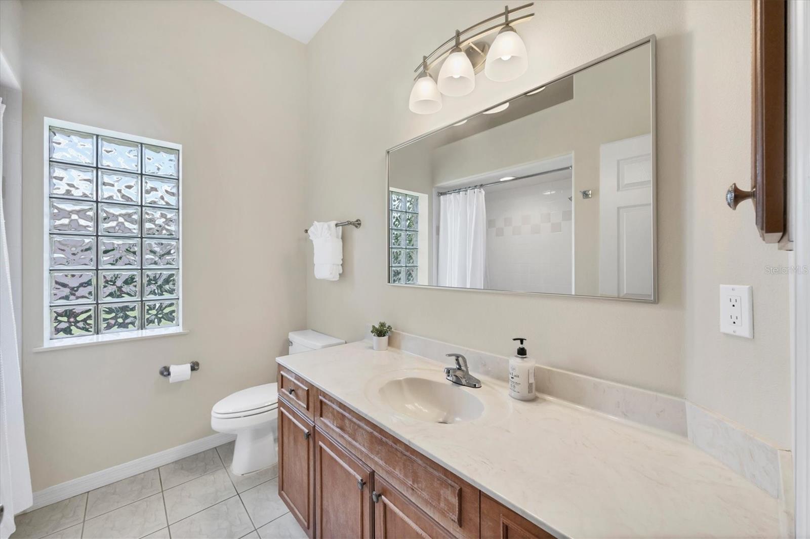 BENEVA OAKS II - Residential Lease