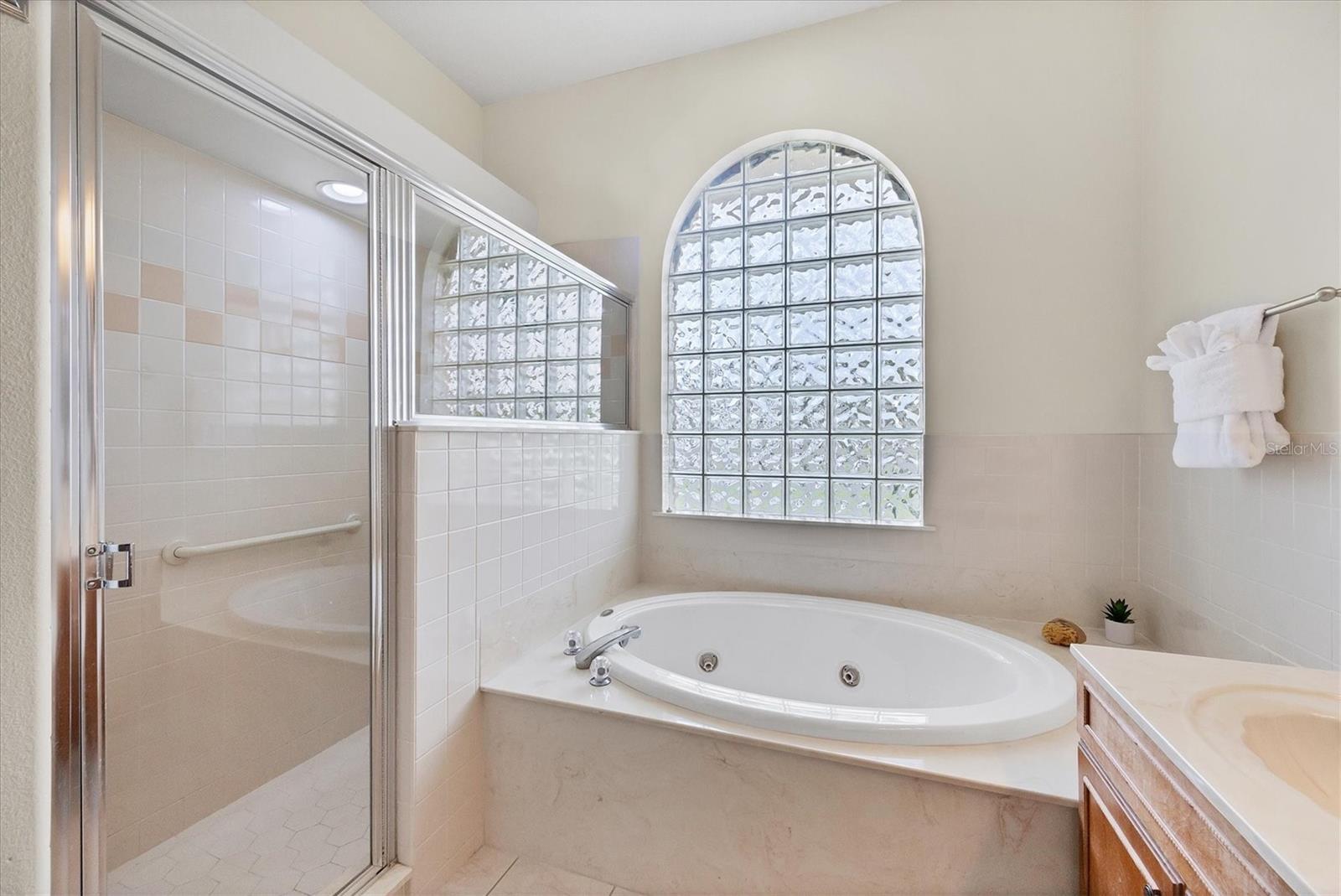 BENEVA OAKS II - Residential Lease