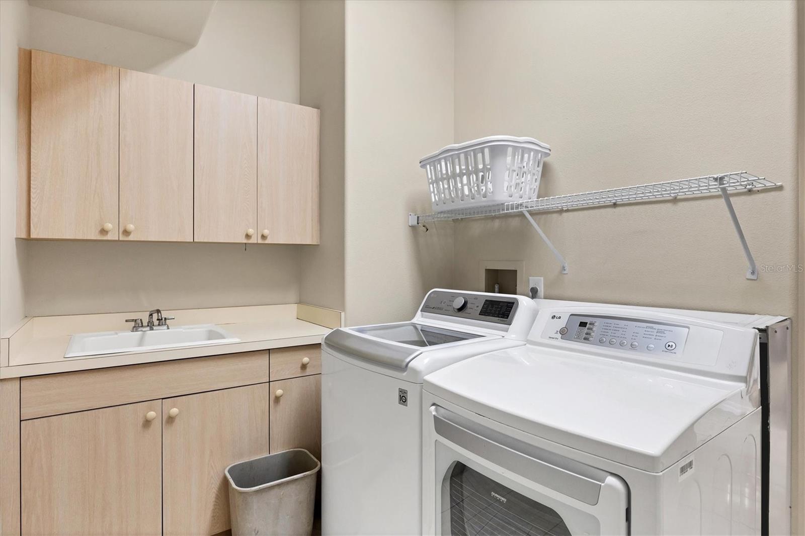 BENEVA OAKS II - Residential Lease