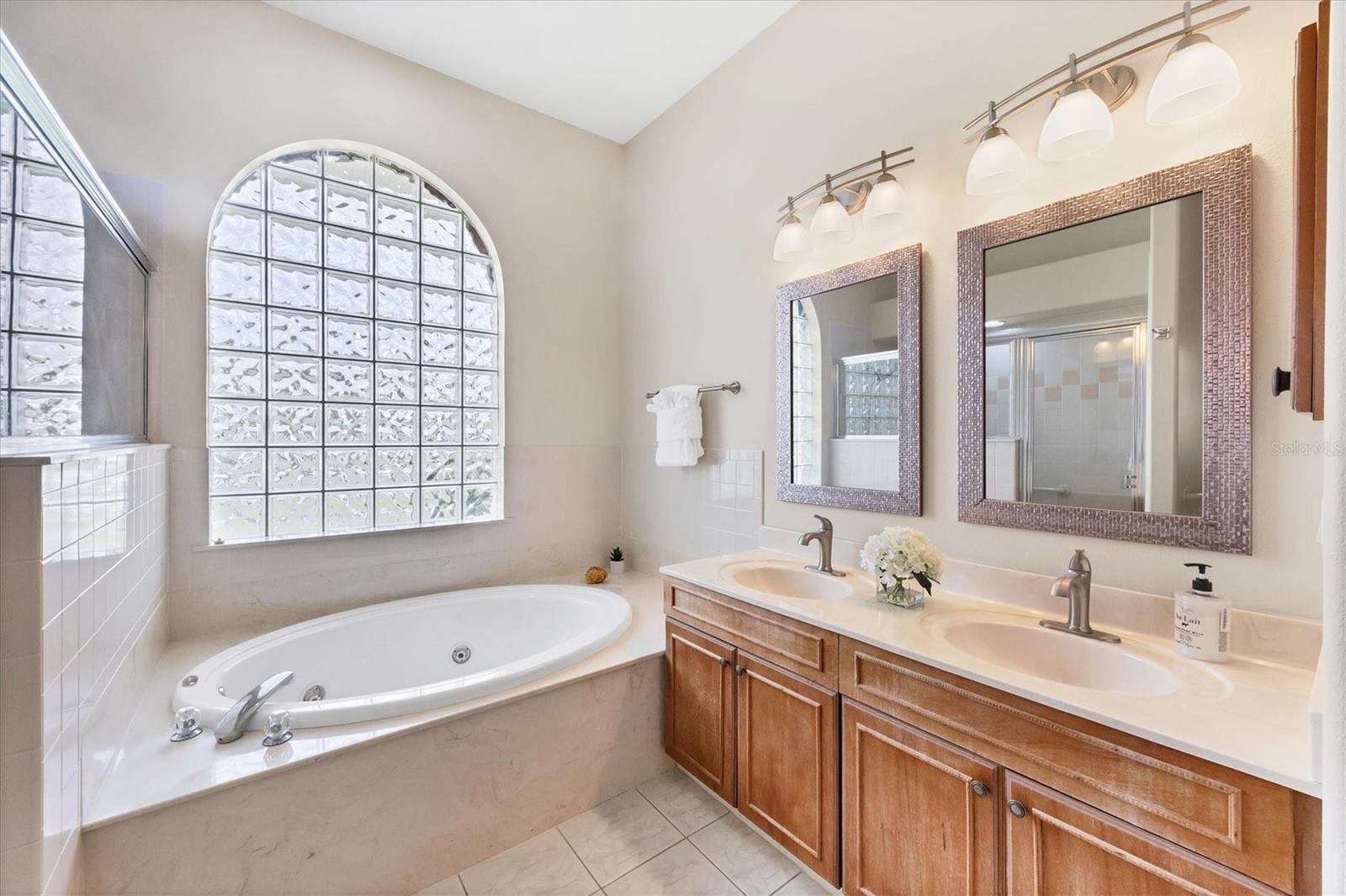 BENEVA OAKS II - Residential Lease