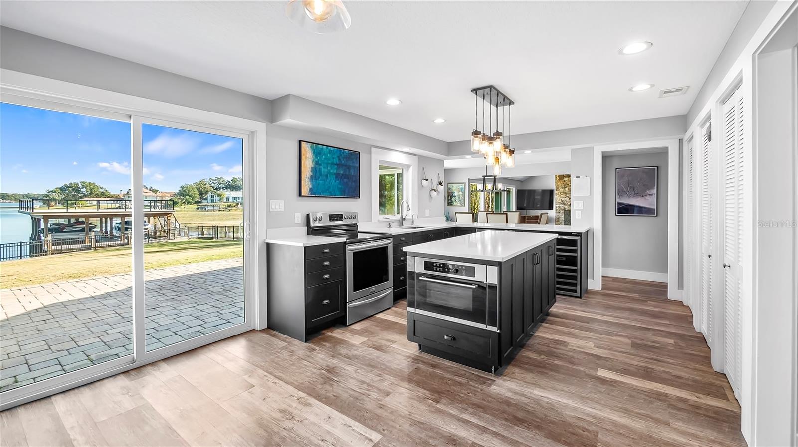 647 RIDGEWOOD DRIVE