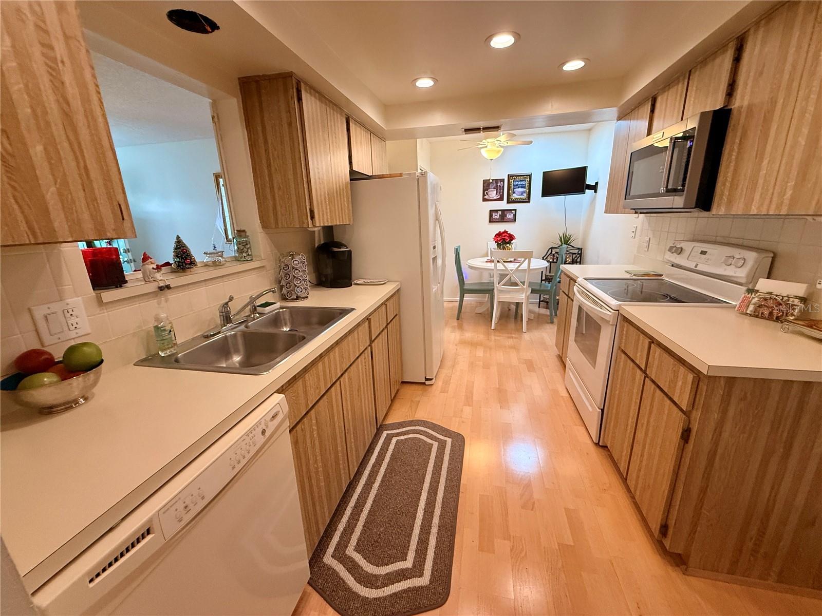 DOLLAR LAKE VILLAGE CONDO 02 - Residential