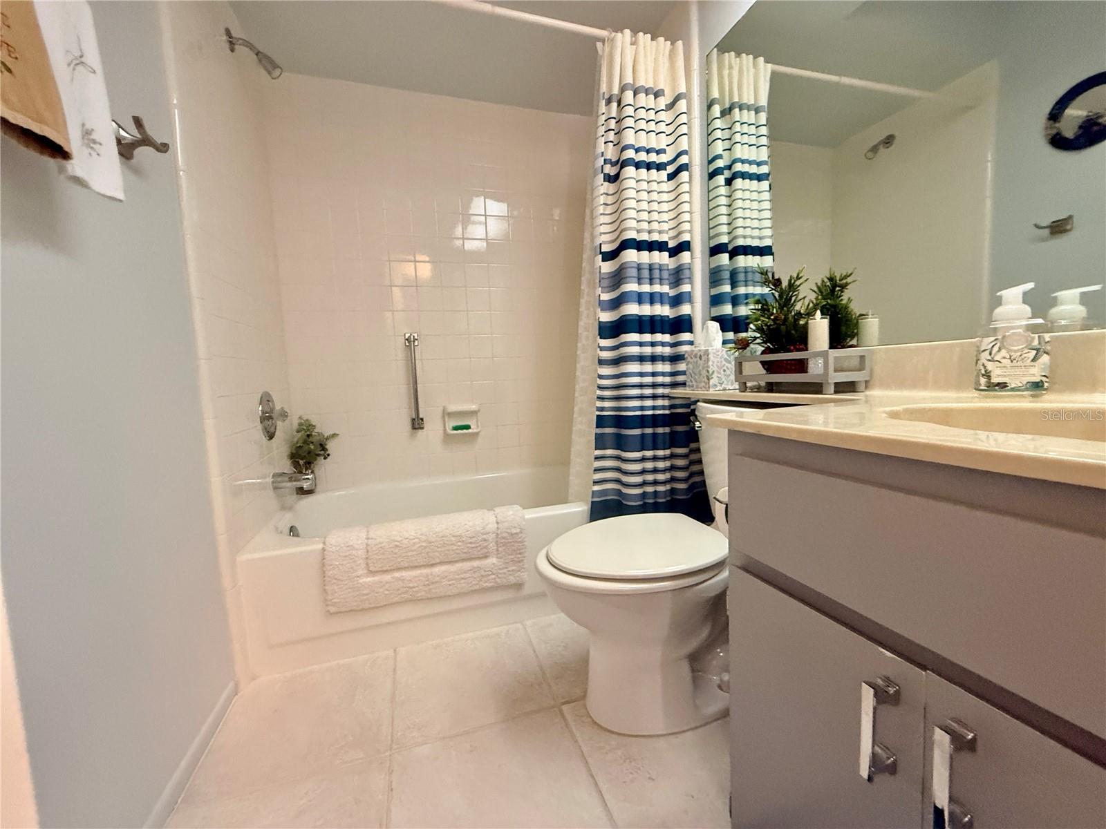 DOLLAR LAKE VILLAGE CONDO 02 - Residential