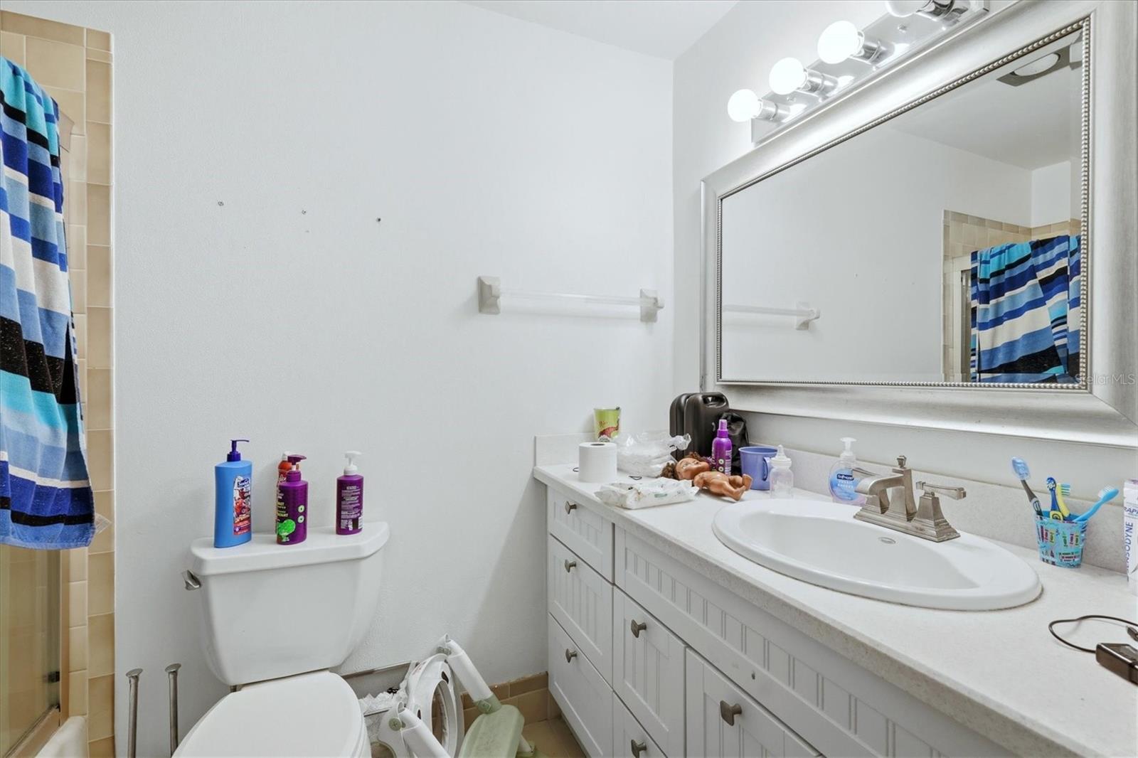 PALM-AIRE AT SARASOTA 11-B - Residential