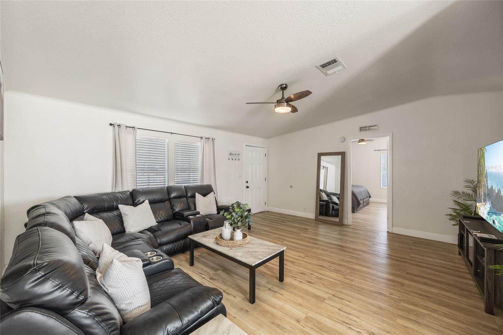 TROPICAL ACRES - Residential