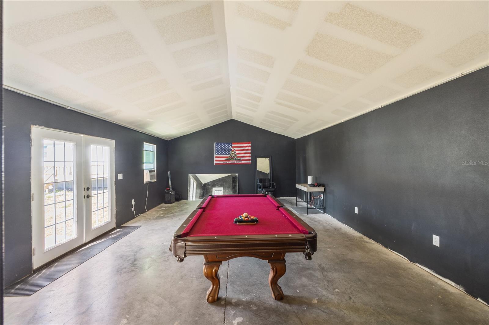 TROPICAL ACRES - Residential