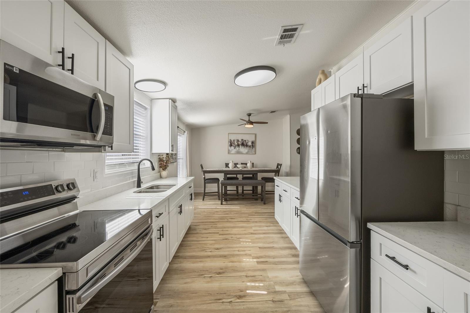 TROPICAL ACRES - Residential