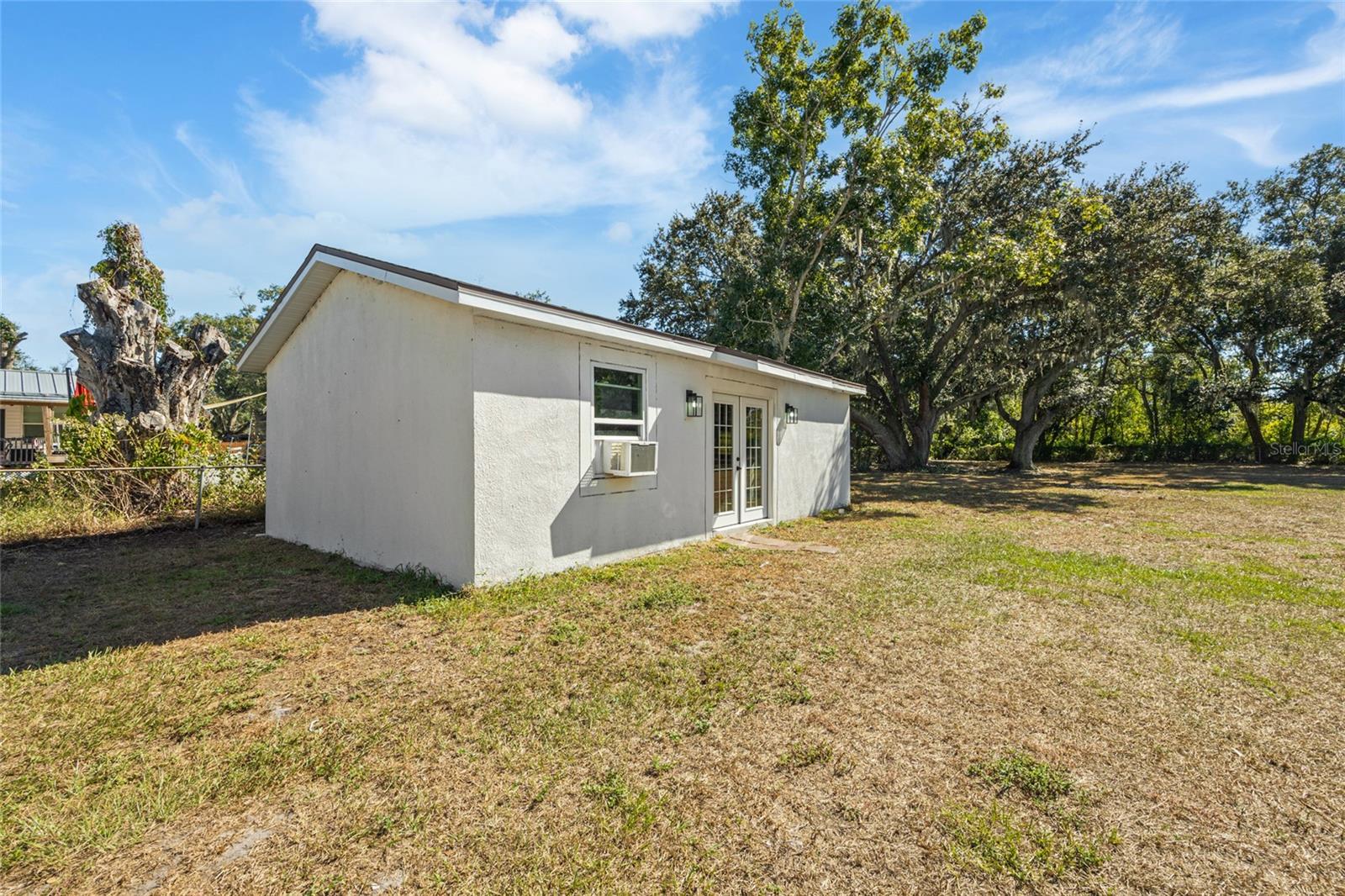 TROPICAL ACRES - Residential