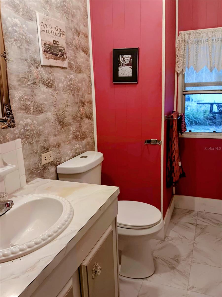 LAKE LYNNE - Residential