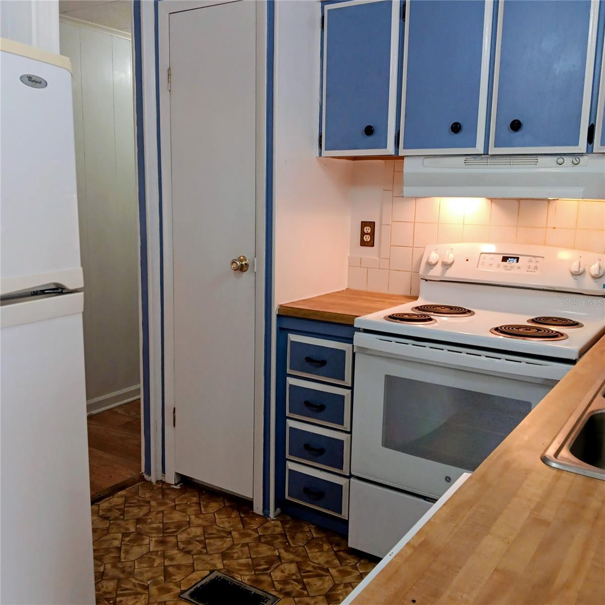 LAKE LYNNE - Residential