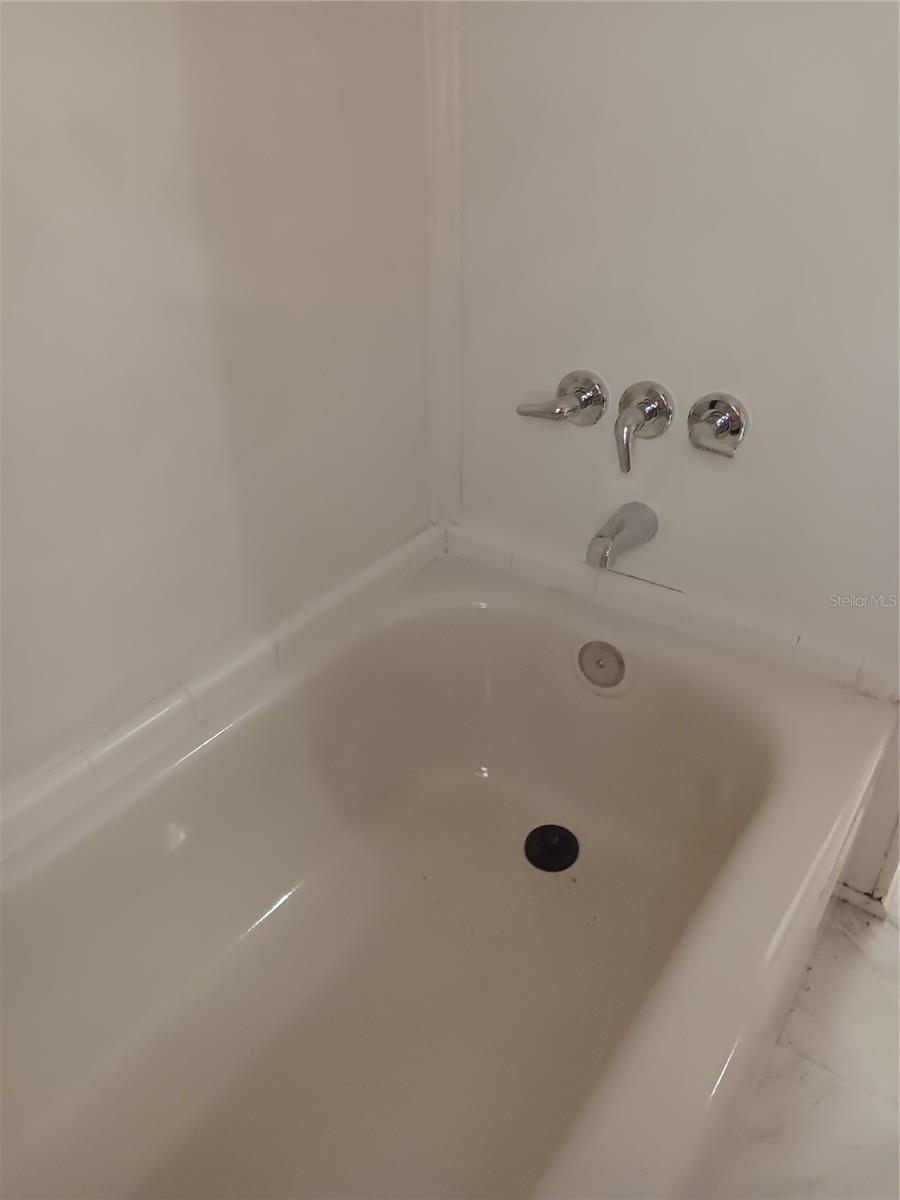 LAKE LYNNE - Residential