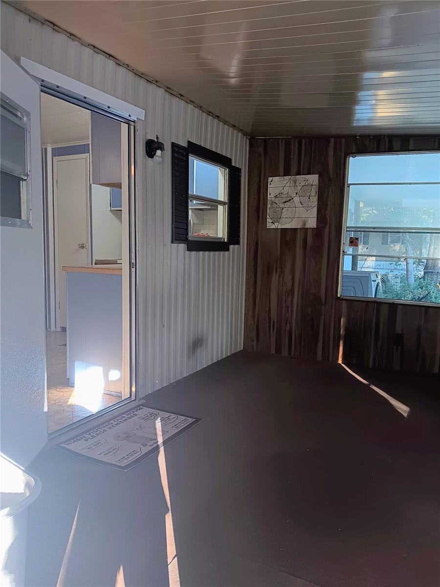 LAKE LYNNE - Residential