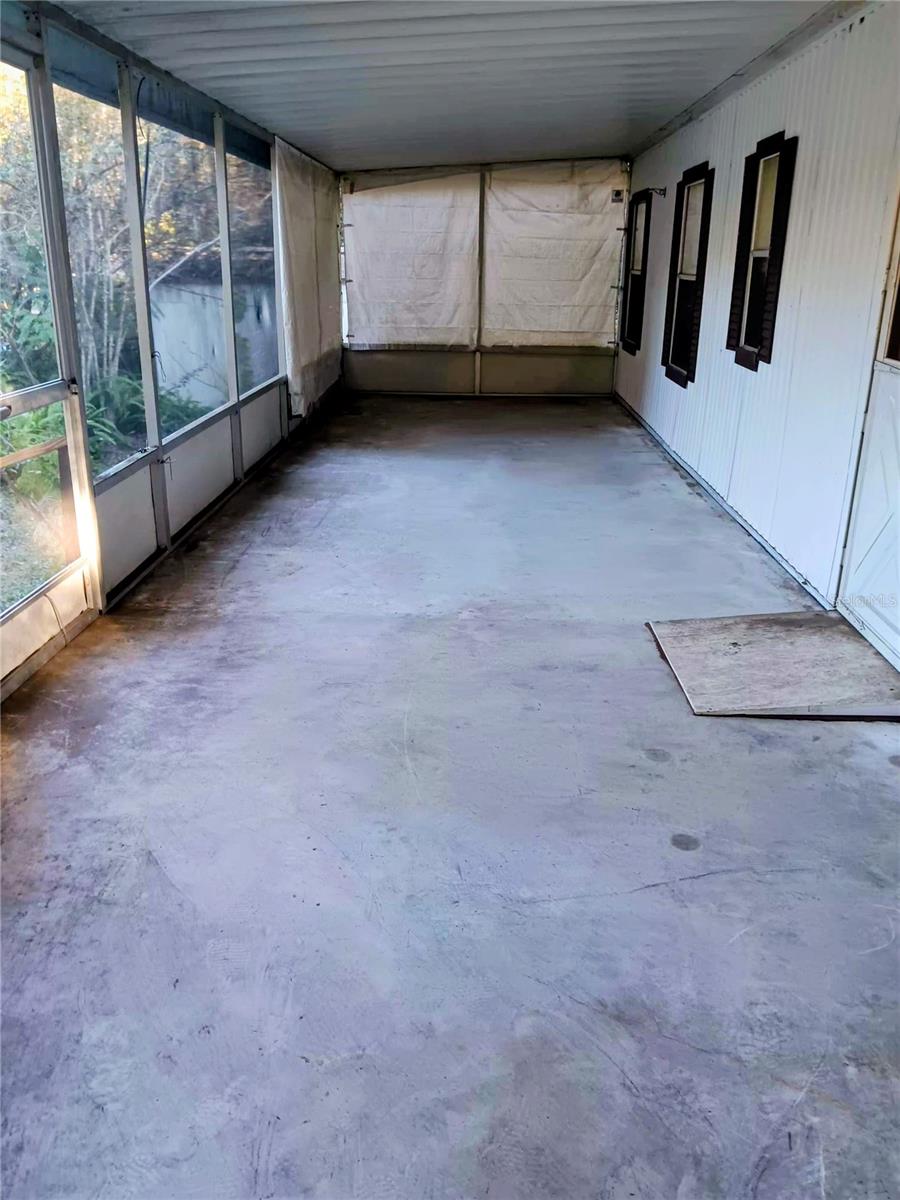 LAKE LYNNE - Residential