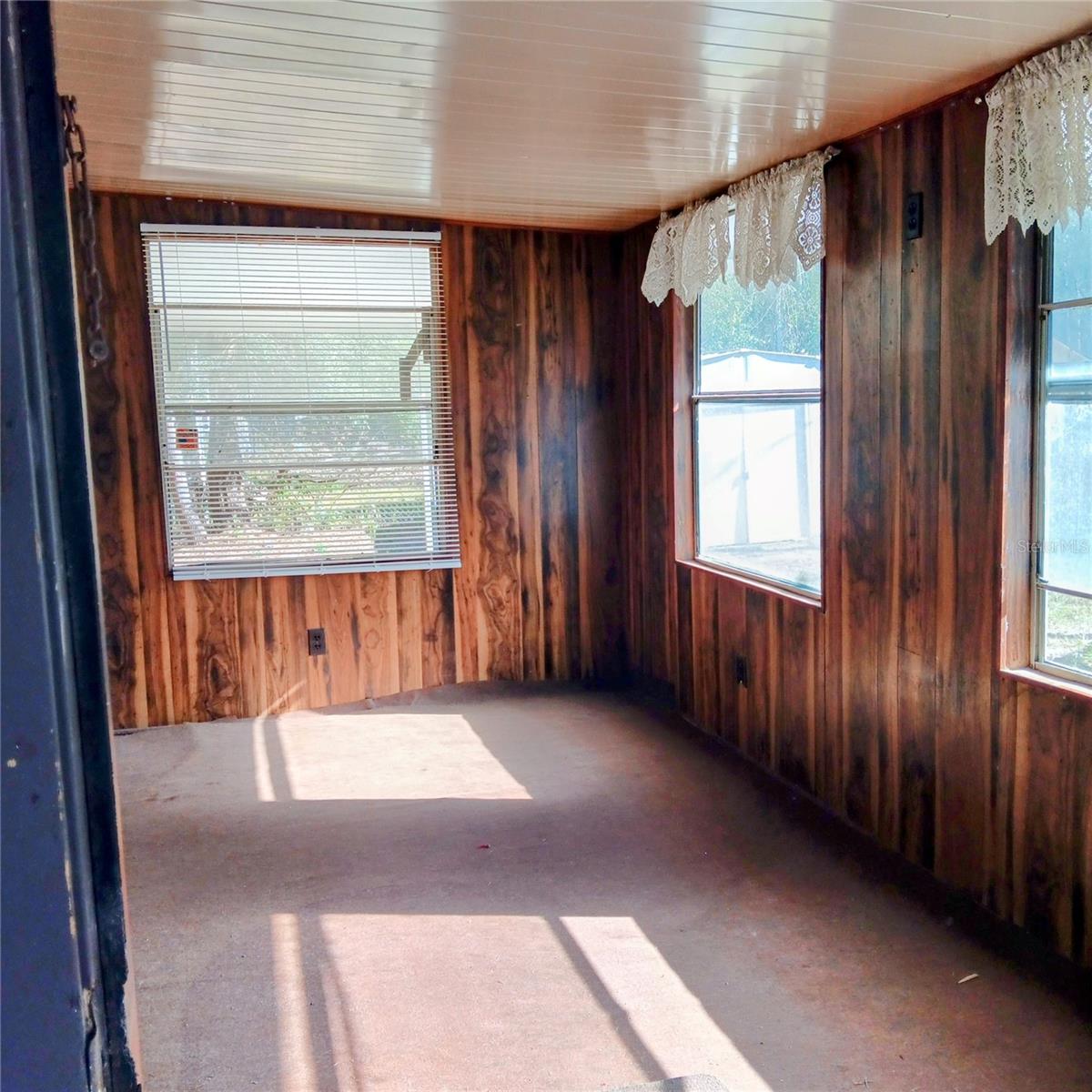 LAKE LYNNE - Residential