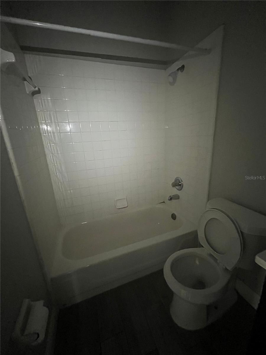 HIDDEN LAKES PH 01 - Residential Lease