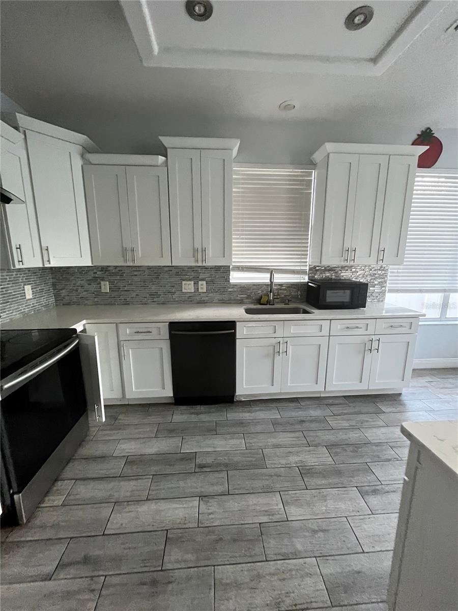 HIDDEN LAKES PH 01 - Residential Lease