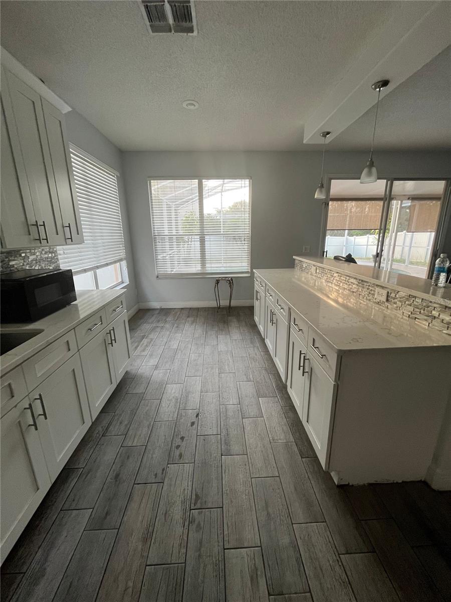 HIDDEN LAKES PH 01 - Residential Lease