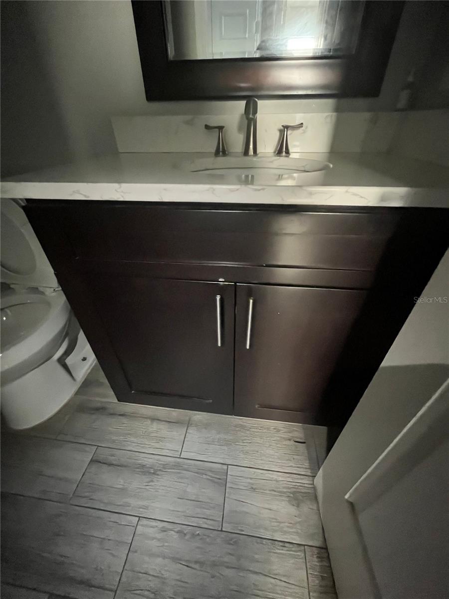 HIDDEN LAKES PH 01 - Residential Lease