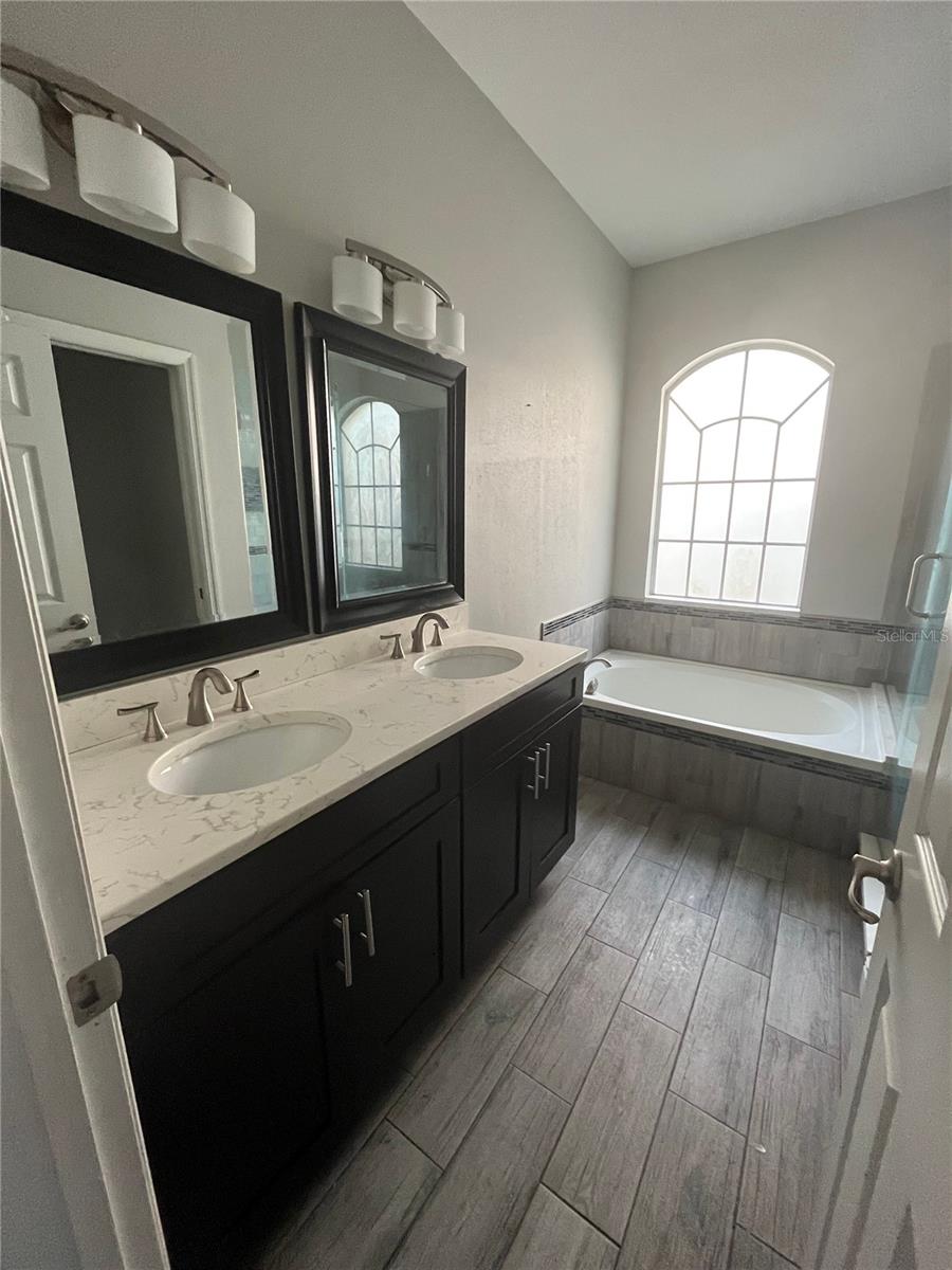 HIDDEN LAKES PH 01 - Residential Lease