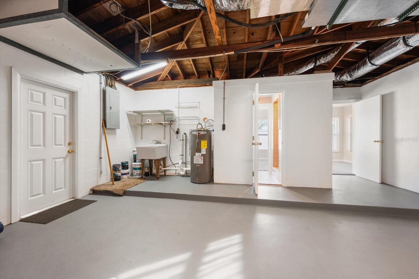 PINE OAK 1ST ADD - Residential Lease