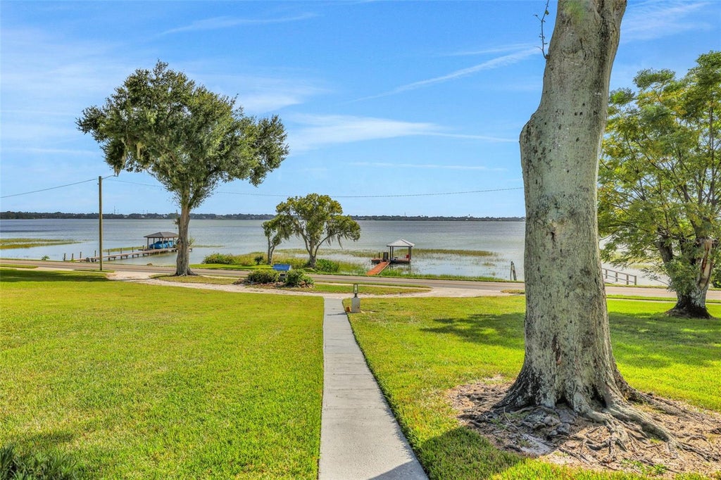 Photo of 1614 Lake Ariana Boulevard, Auburndale, FL 33823 (MLS # P4940330)