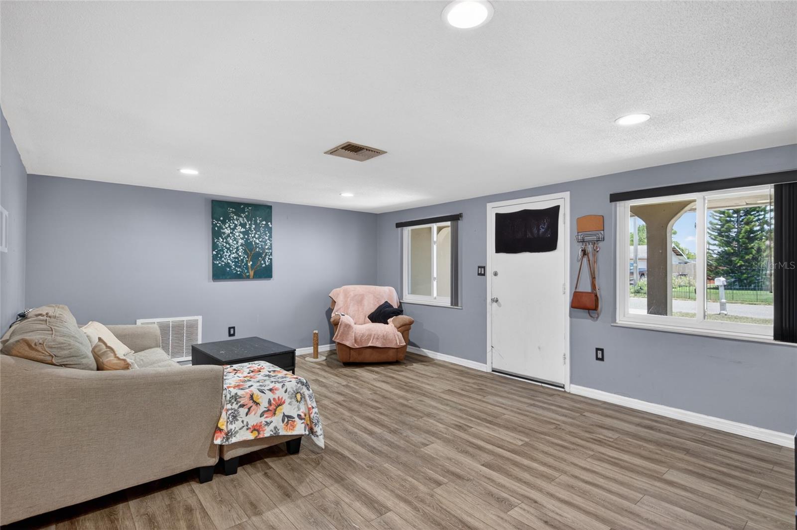 10237 OAK HILL DRIVE