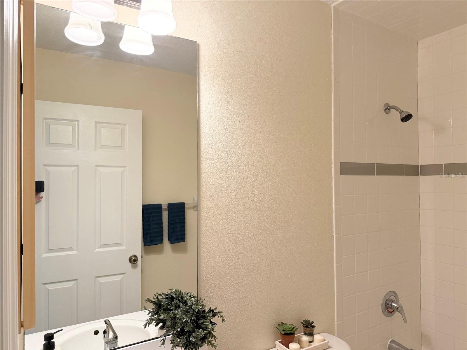 OAKWOOD VILLAGE BEVERLY HILLS PH 01 - Residential