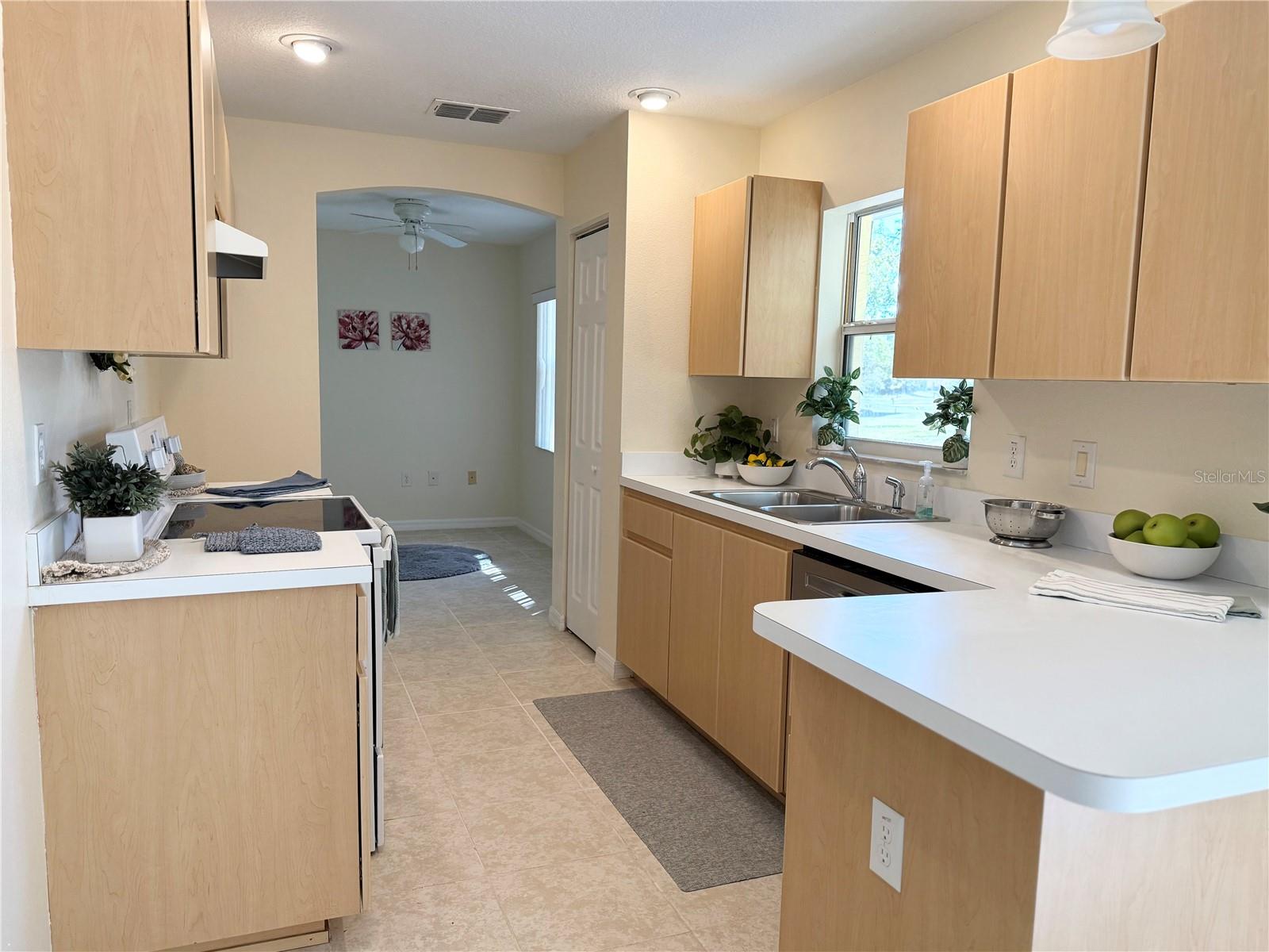 OAKWOOD VILLAGE BEVERLY HILLS PH 01 - Residential