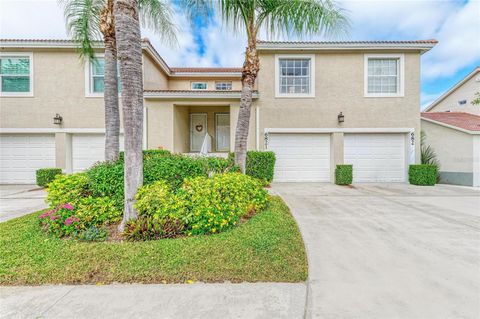 Photo of 6821 Fairview Terrace #6821, Bradenton, FL 34203 (MLS # A4679682)