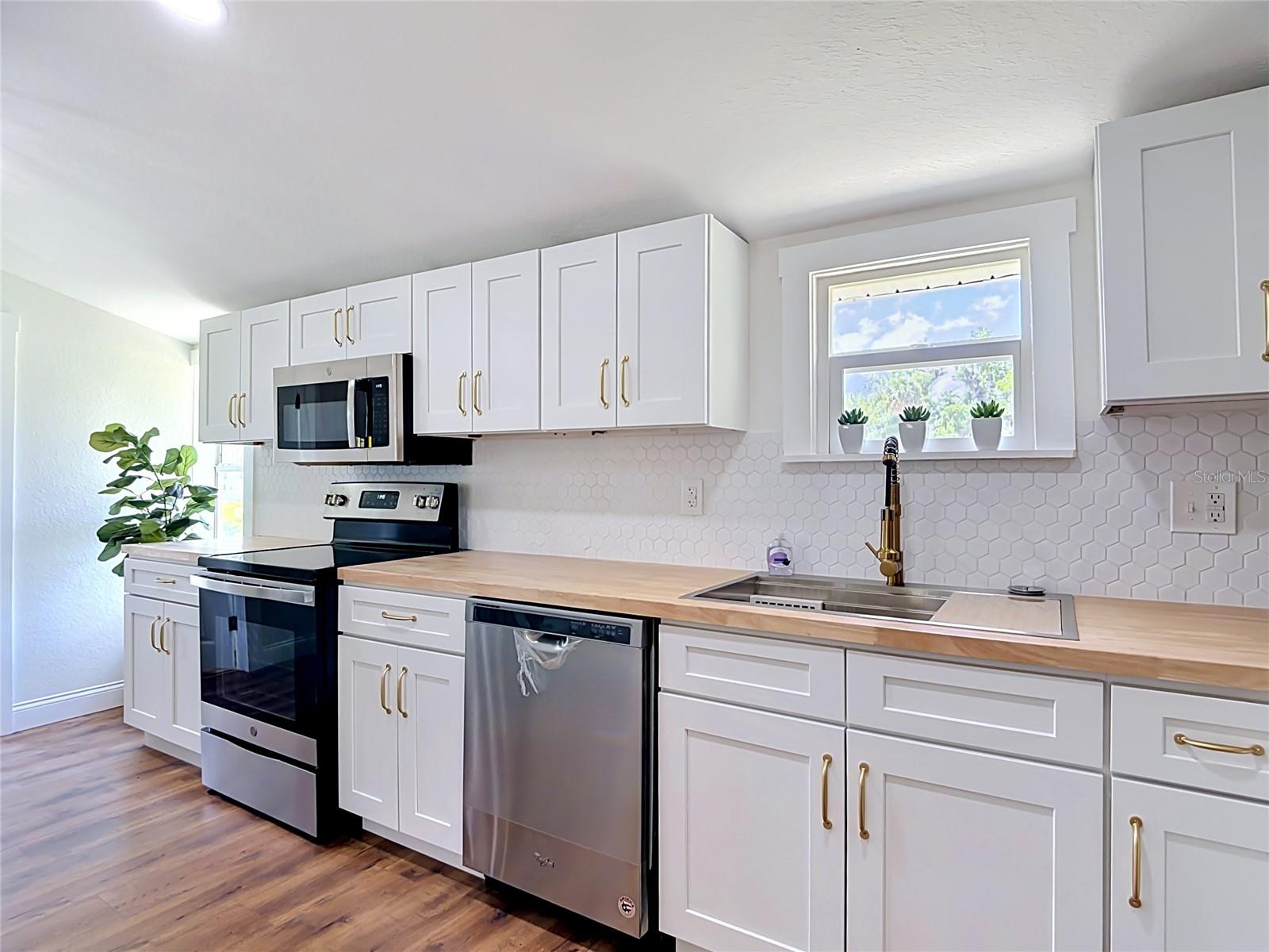 DUDLEYS 1ST ADD - Residential