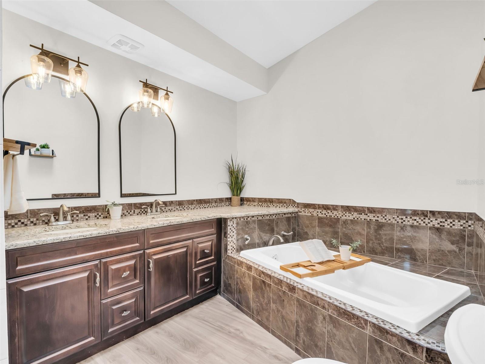 GOLDEN GATEWAY HOMES - Residential
