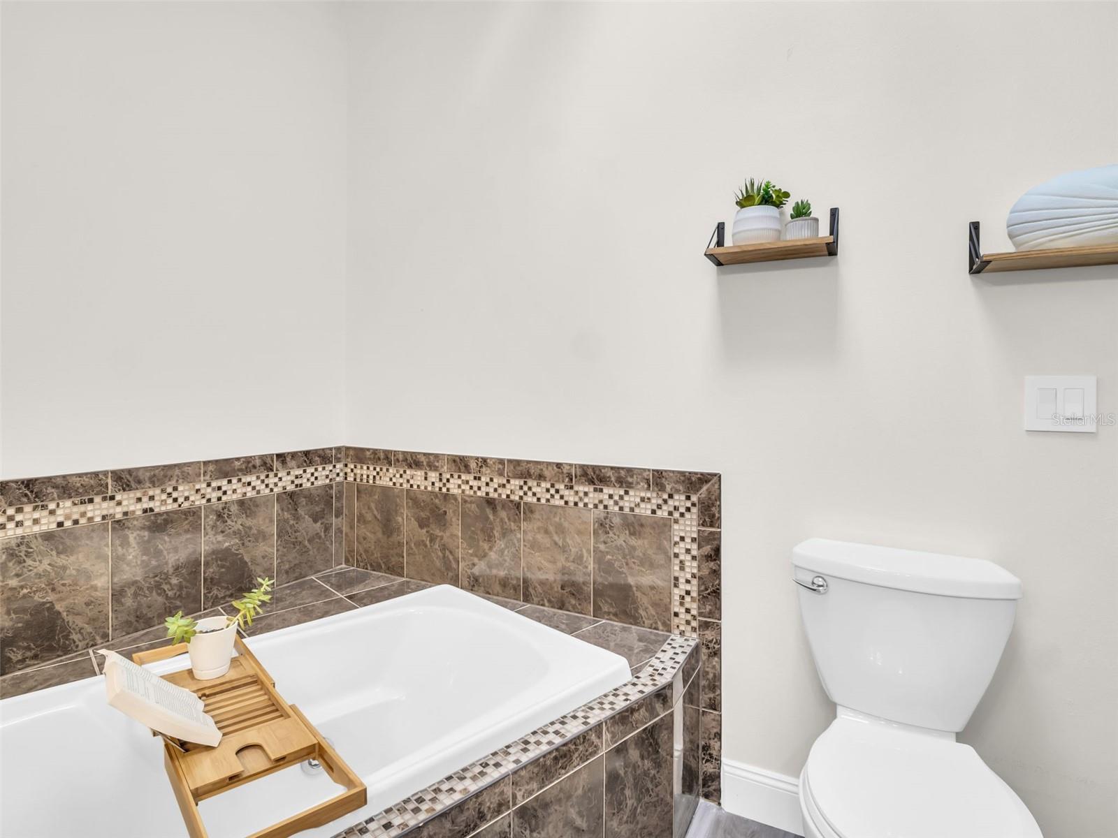 GOLDEN GATEWAY HOMES - Residential