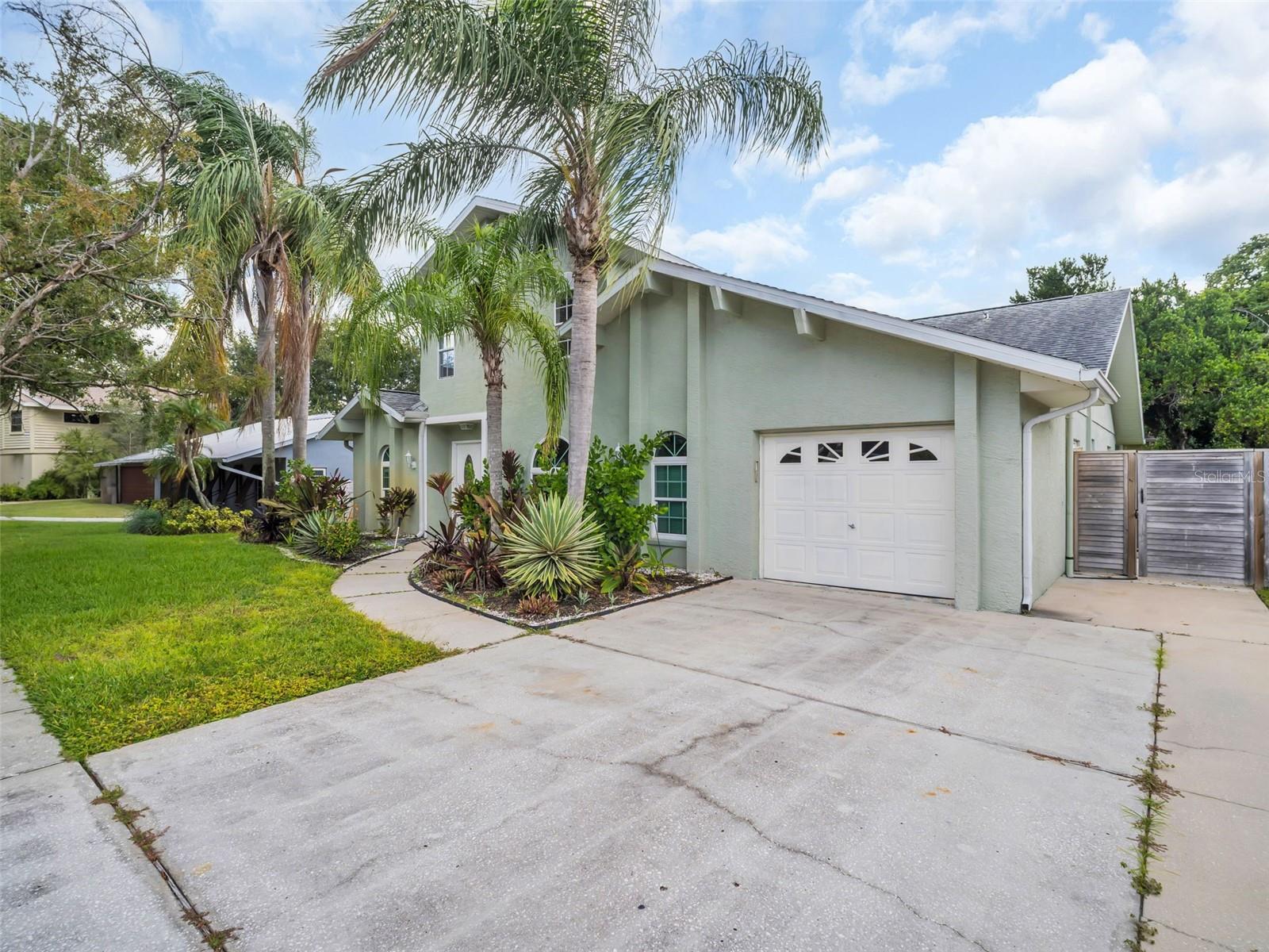 GOLDEN GATEWAY HOMES - Residential
