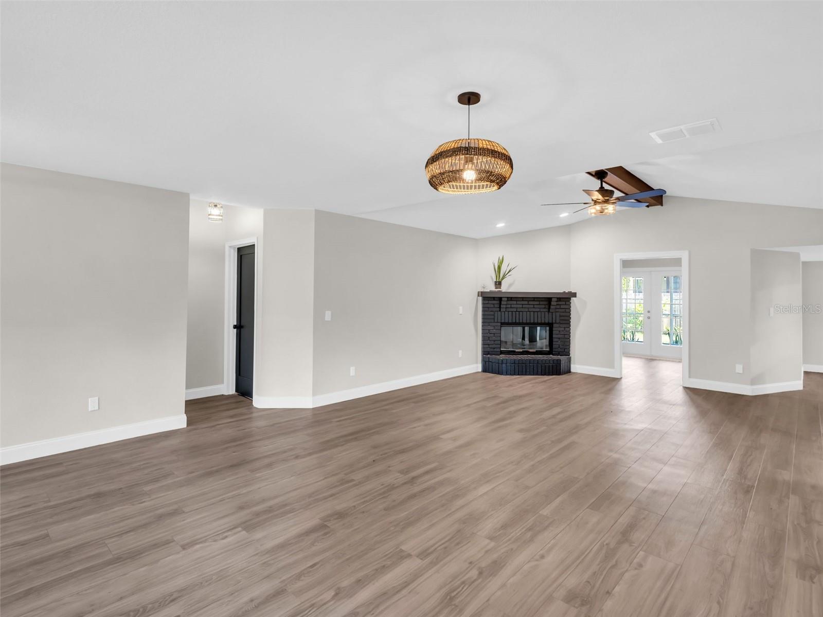 GOLDEN GATEWAY HOMES - Residential