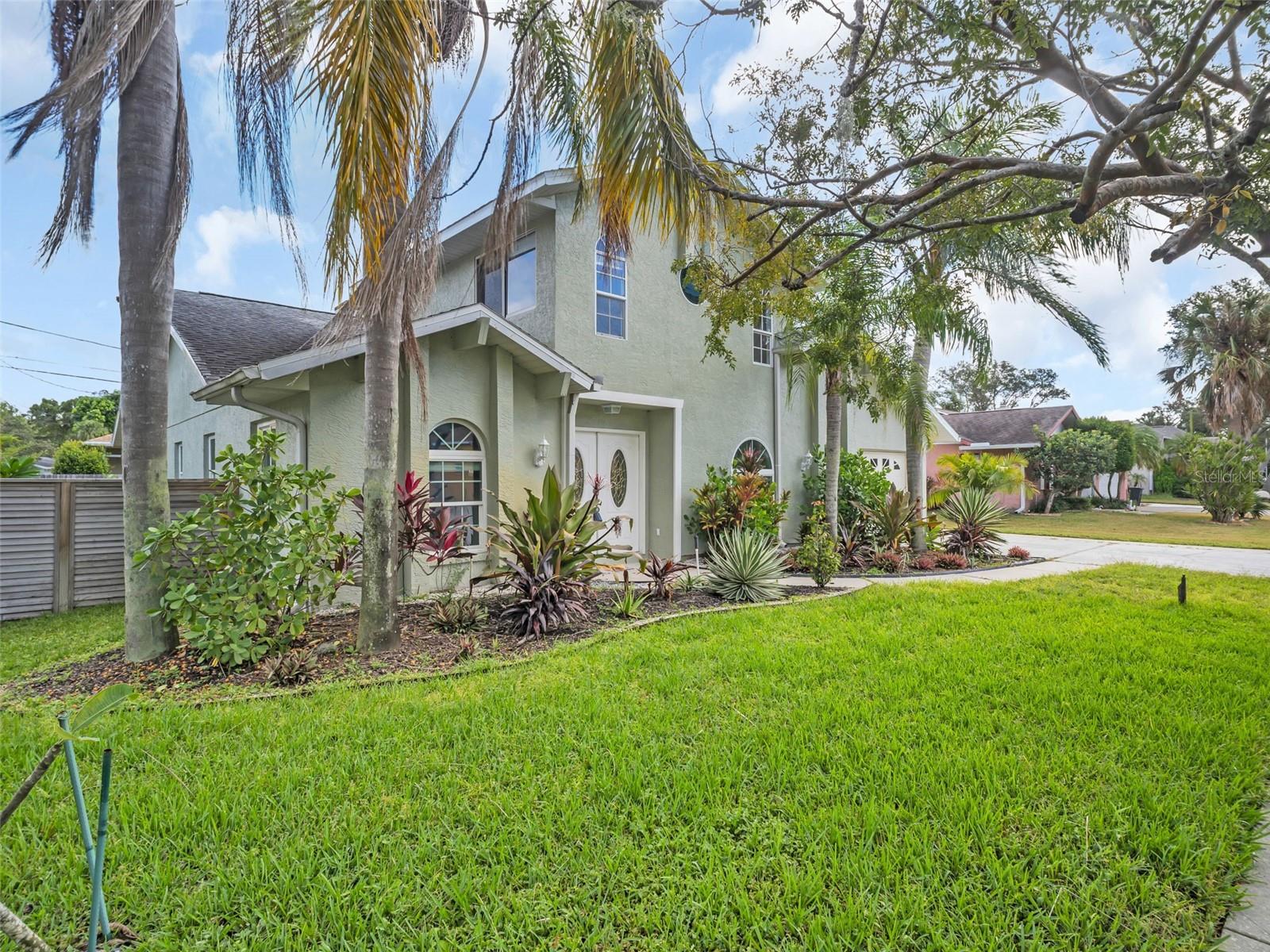 GOLDEN GATEWAY HOMES - Residential
