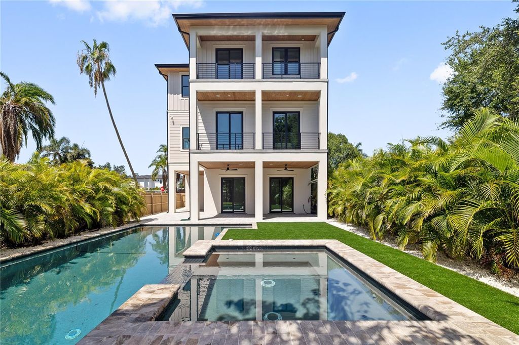 Photo of 531 Danube Avenue, Tampa, FL 33606 (MLS # TB8463879)