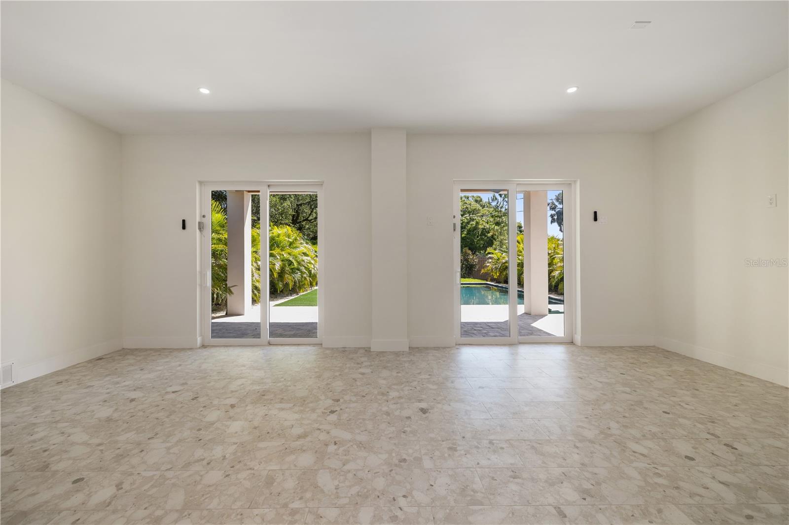 DAVIS ISLANDS PB10 PG52 TO 57 - Residential