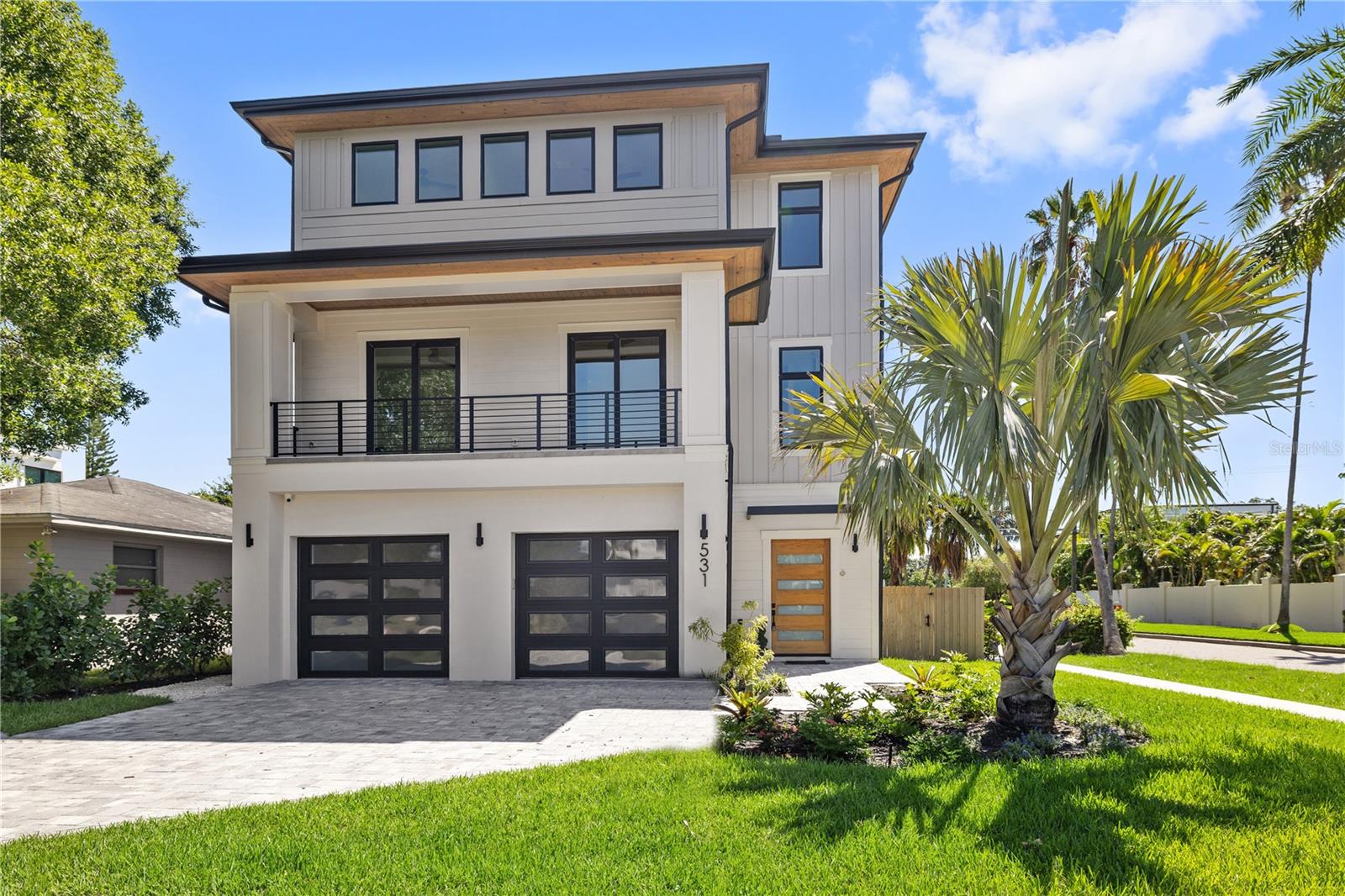 DAVIS ISLANDS PB10 PG52 TO 57 - Residential