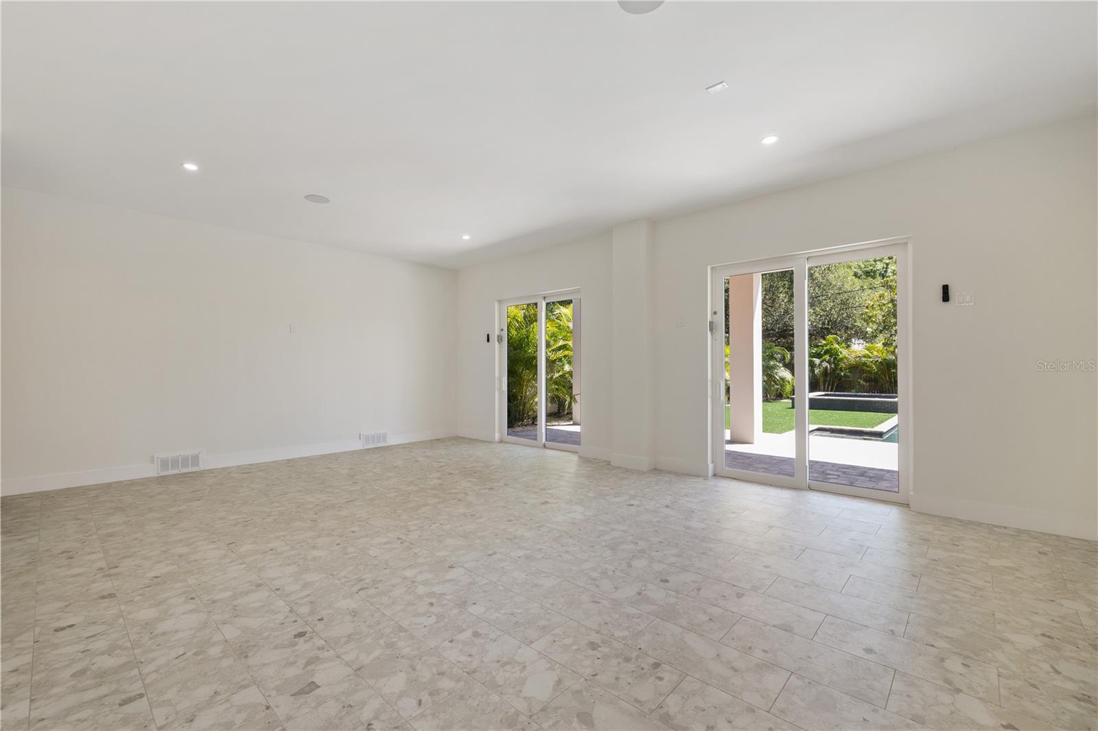 DAVIS ISLANDS PB10 PG52 TO 57 - Residential