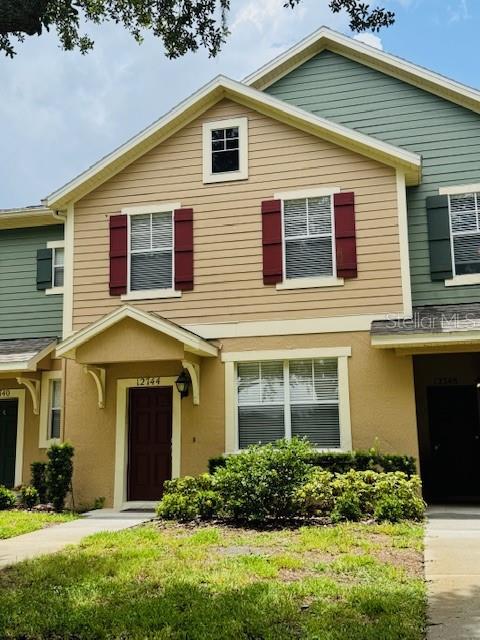 Beautiful townhouse located in Windermere, 3 br, 2.5 baths, full of natural lighting and unparalleled tranquility, featuring a private and fenced courtyard. Nice modern upgraded flooring and color scheme, new kitchen with quartz counter top, new hight in appliances, new AC. Beautiful Community pool and kiddie park. This home is so conveniently located close to Disney, mayor shopping & dining spots, that you will find almost anything you need within a short distance. Lake Reams is surrounded by lots of nature trails and most importantly, it's in the best school district that has maintained an A-rating for many years. Spacious open floorplan, with exit to the courtyard followed by the 2 car garage. Upstairs you will find the main bedroom and bathroom and 2 more bedrooms. With a low HOA, this will be a great investment, so come and see it. Easy to show.
Community pool.