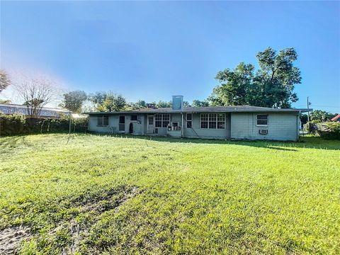 A home in DELAND