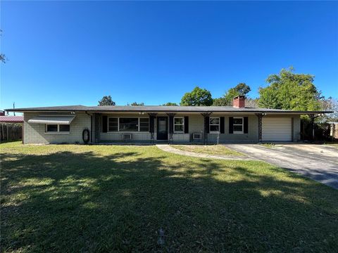 A home in DELAND